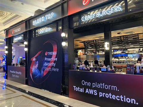 メイン会場となるThe Venetian内にあるレストラン”Black Tap Craft Burgers & Beer”