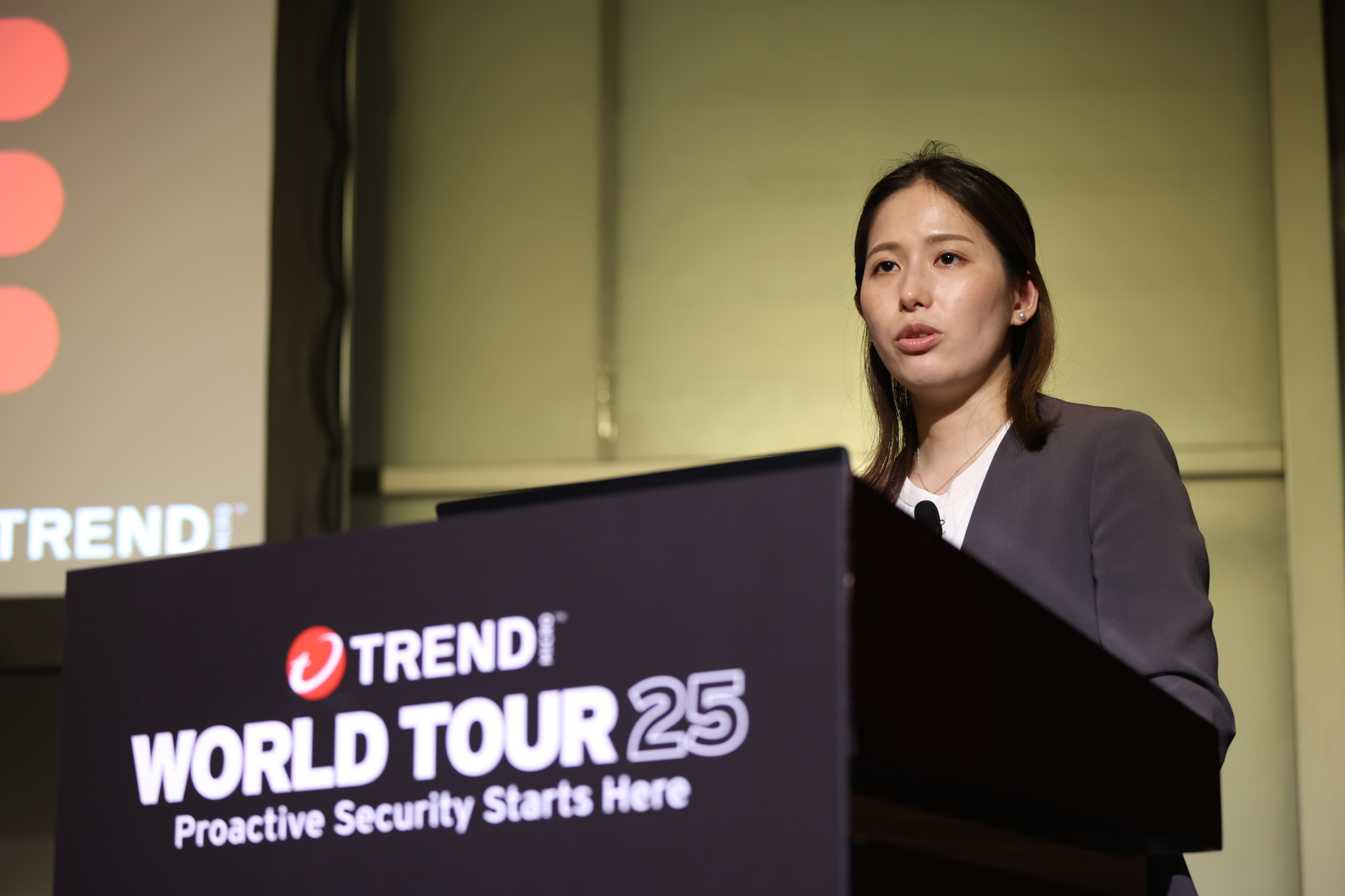写真：トレンドマイクロ プラットフォームイネーブルメント部  プラットフォームマーケティンググループ 岡本 詩織（おかもと・しおり）