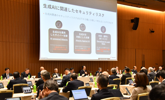 経営者ら120名を前に講演を行うセキュリティエバンジェリストの岡本