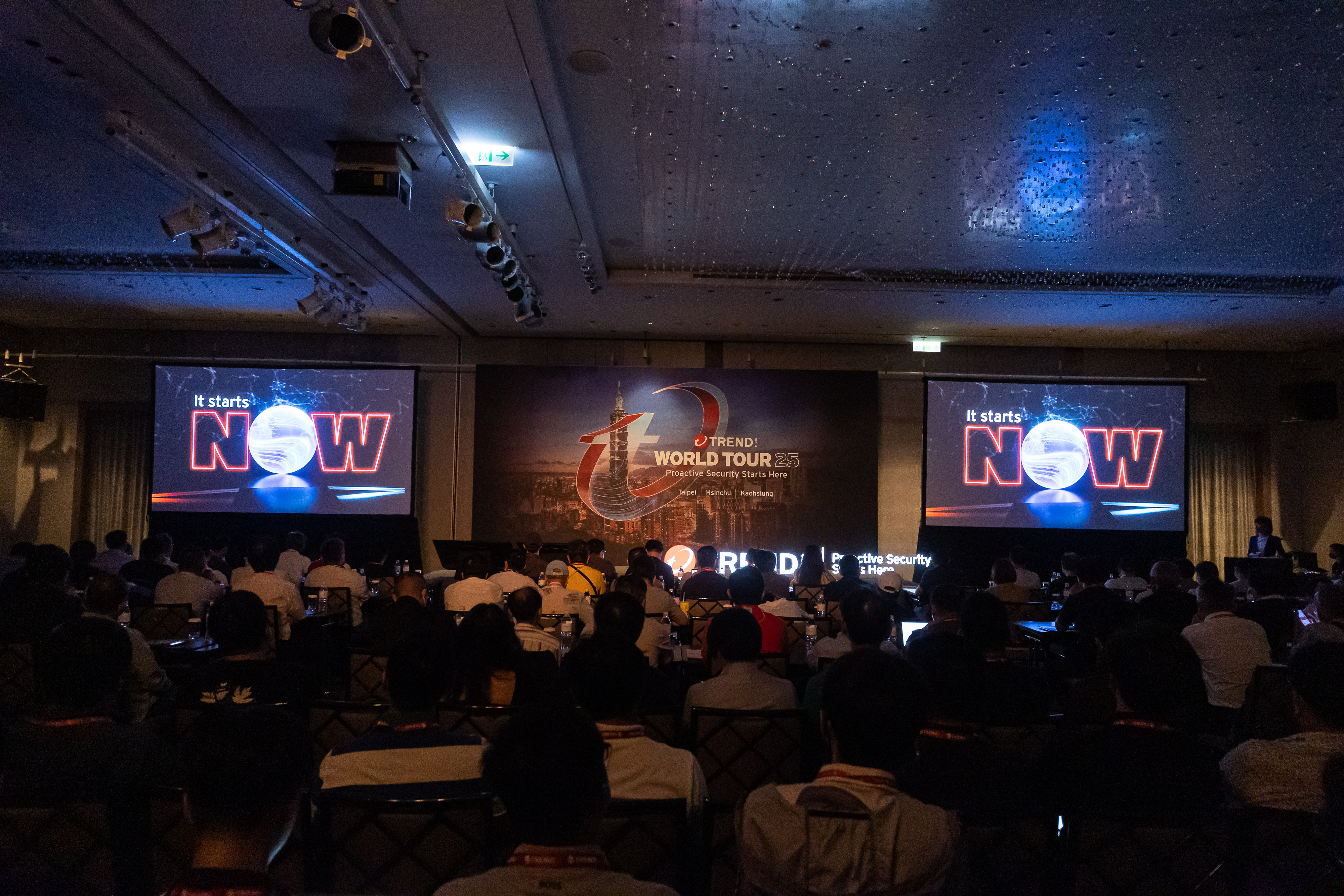 2025年趨勢科技World Tour 以「AI 時代,從風險中轉化韌性」為主題,邀請多位資安專家到場分享AI 資安威脅與防禦藍圖、資安曝險管理實務、次世代SOC架構、AI 賦能管理平臺等議題,讓助企業在高度不確定的數位時代打造穩健防線。
